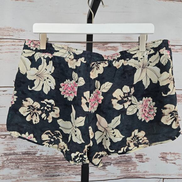 Elizabeth and James 100% Silk Floral Shorts Size Medium - Picture 2 of 6